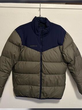 Mammut Men’s Two-Tone Puffer Jacket in Olive and Peacoat